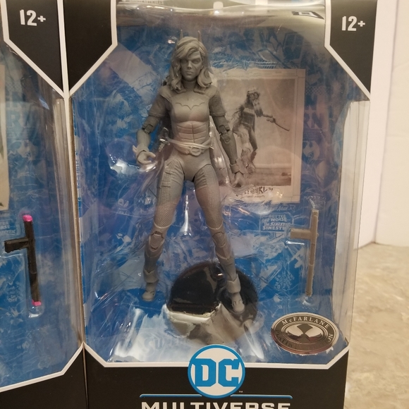 Batgirl Bundle - Picture 3 of 10